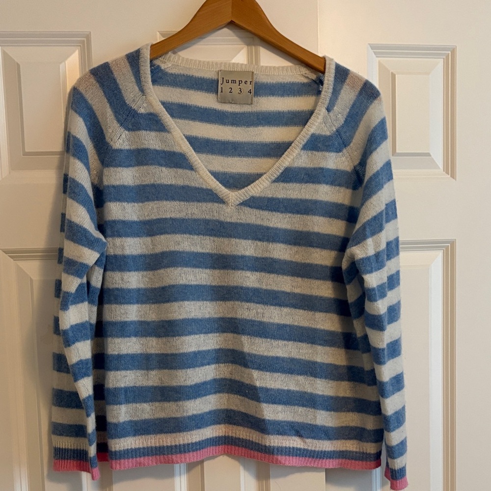 Jumper 123 100% Cashmere Blue and White Striped lightweight V-Neck Sweater